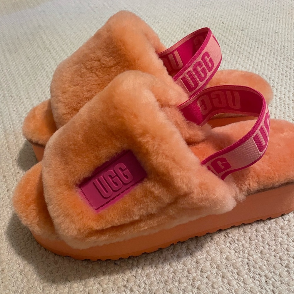 🌺UGG Coral/Pink Disco Slides